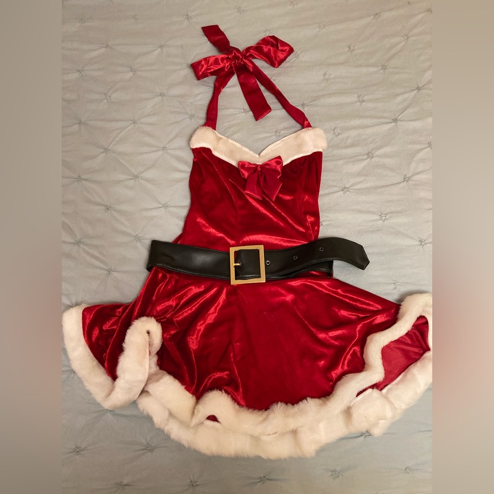 Mrs claus suit. Black belt included